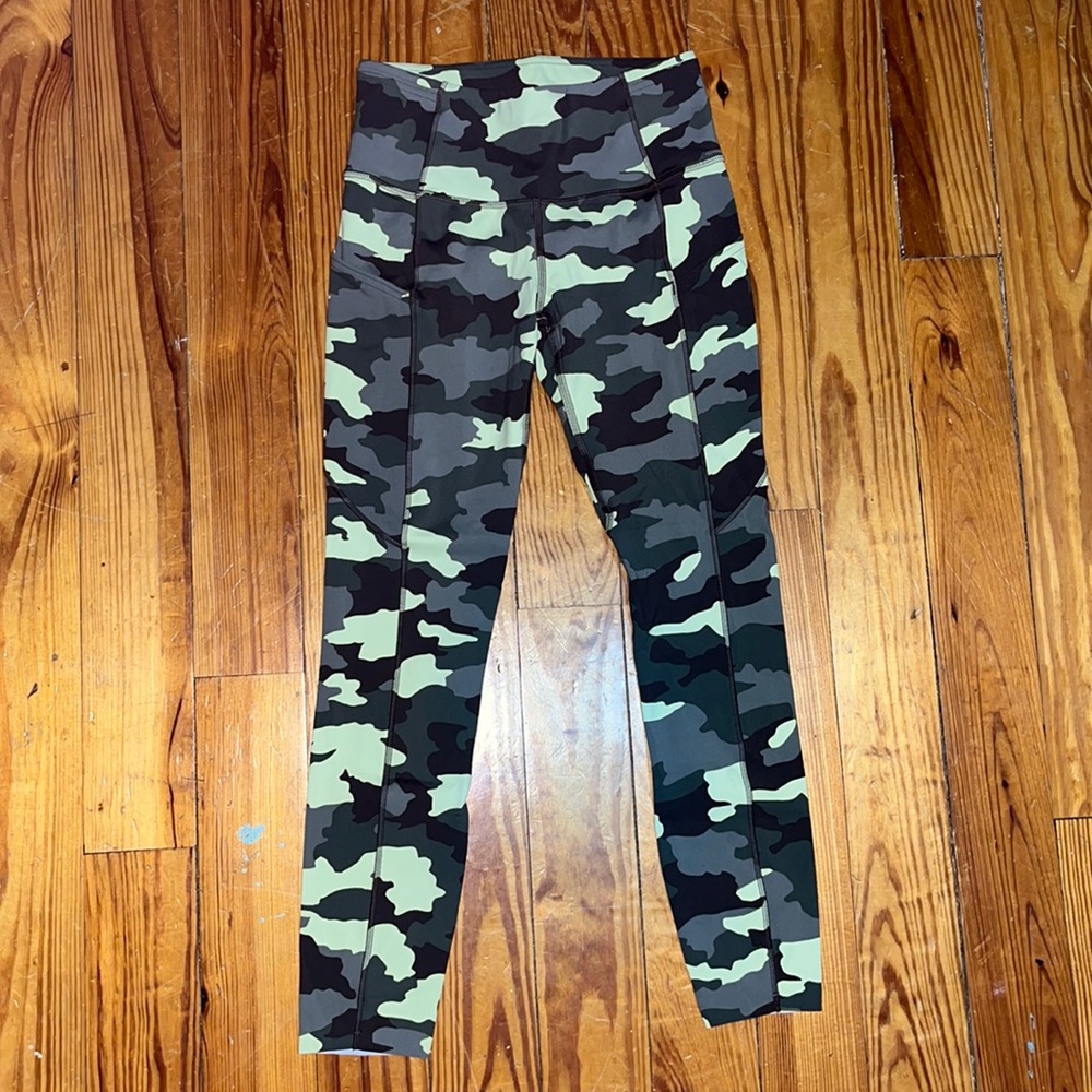 Lululemon Fast and Free High-Rise Leggings 25’ with pockets